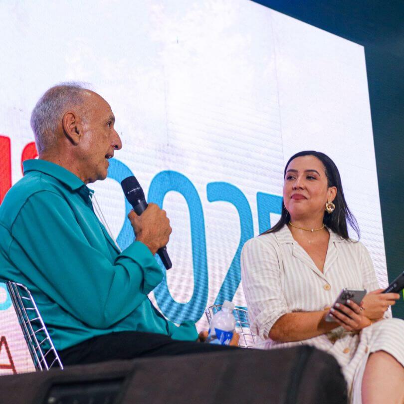 Entrevista no palco da feira