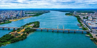 Ponte sobre o Rio São Francisco que liga as cidades de Juazeiro (BA) e Petrolina (PE) é marco simbólico que representa o desenvolvimento regional do Vale | Foto: Felipe Pires/Marca Comunicação